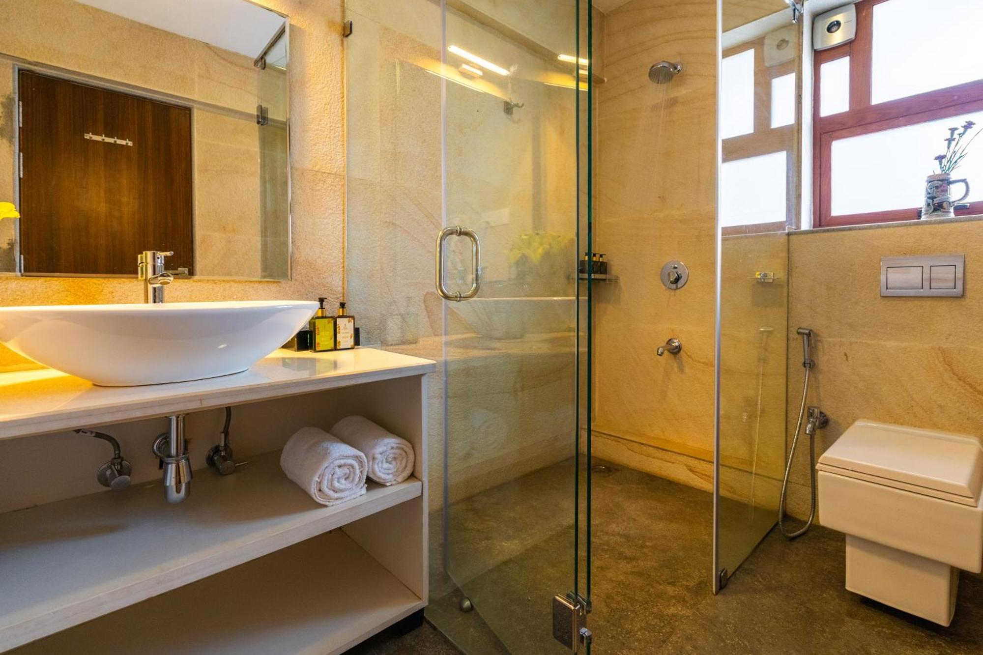 Elivaas 3 Bhk Pvt Pool & Bar - Villa Valerie Oxel Bagian luar foto