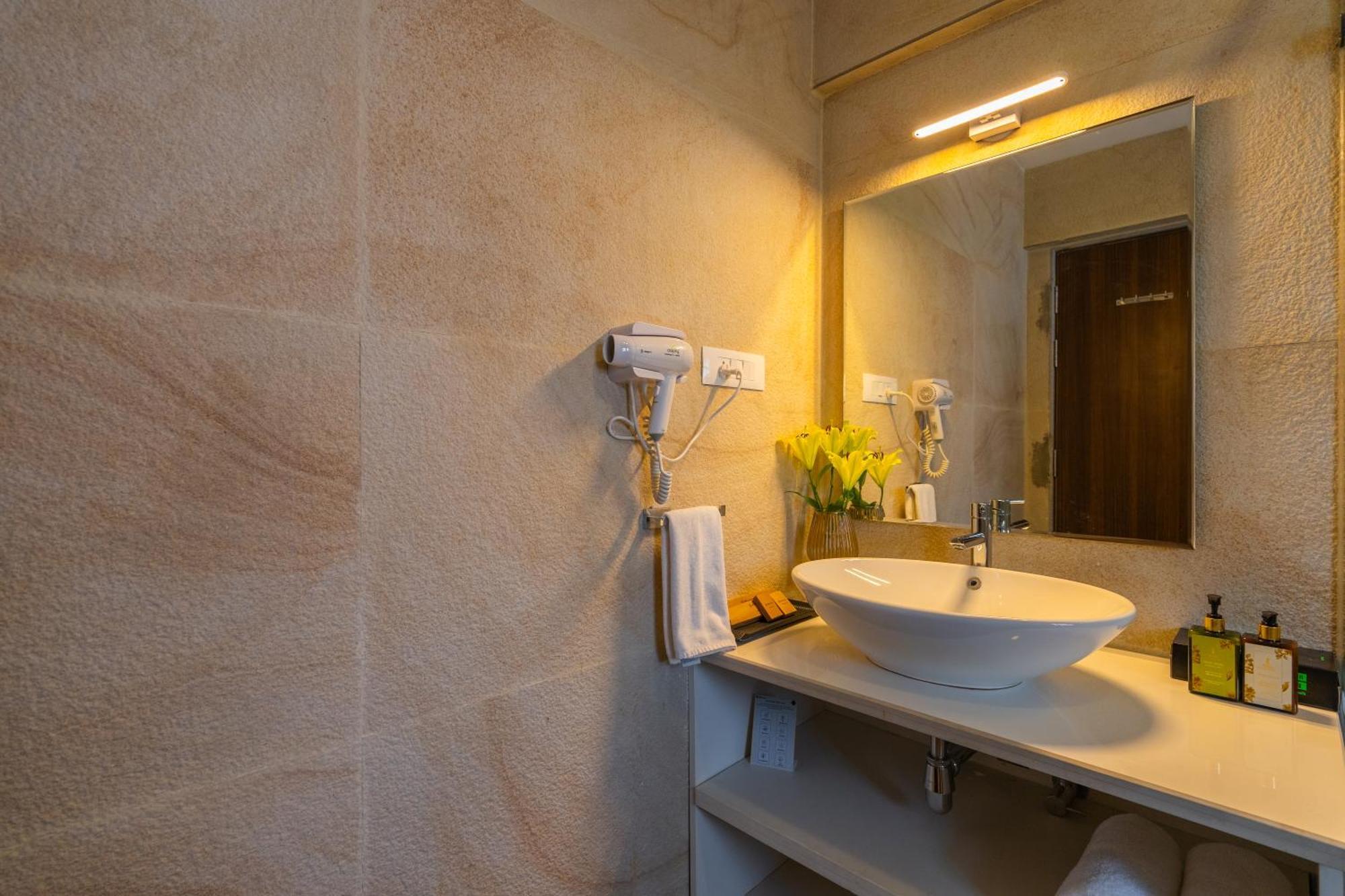 Elivaas 3 Bhk Pvt Pool & Bar - Villa Valerie Oxel Bagian luar foto
